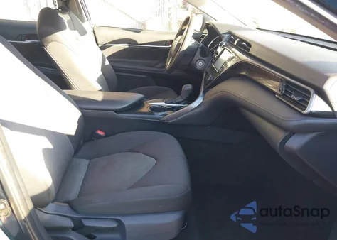2019 Toyota Camry Le z USA, uszkodzony, nr VIN 4T1B11HK8KU708683